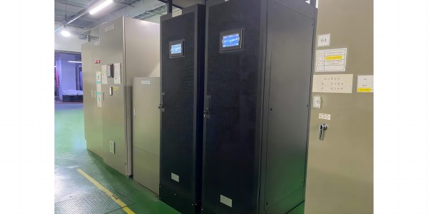 Dois conjuntos de sistemas UPS 300KW modulares foram instalados e comissionados com sucesso em Seul, Coreia do Sul